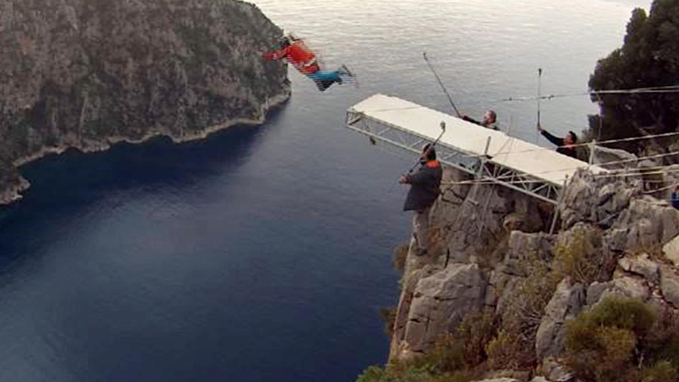 330 metreden Kelebekler Vadisi'ne atladı