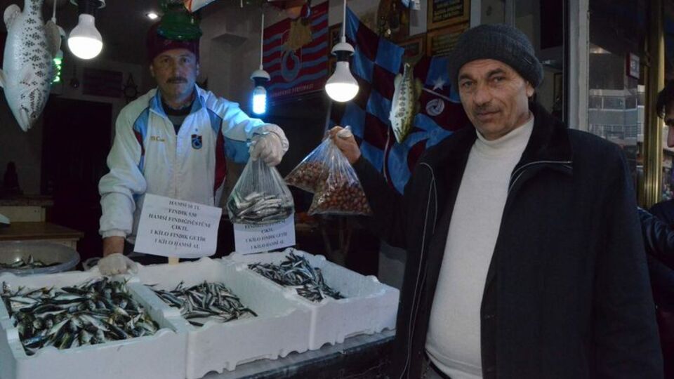 Fındık getirene hamsi veriyor!