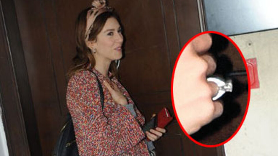 Sinem Kobal'ın dev tektaşı