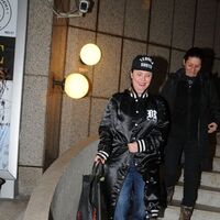 Şebnem'in gülü, kız arkadaştan