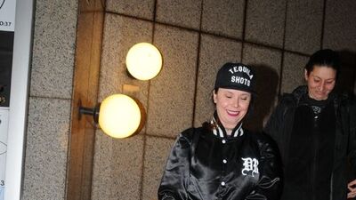 Şebnem'in gülü, kız arkadaştan