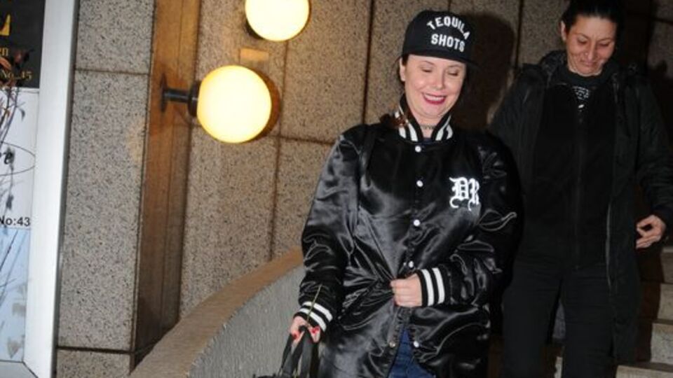 Şebnem'in gülü, kız arkadaştan