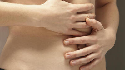 Kaburga ve göğüs kafesindeki şişliklere dikkat!