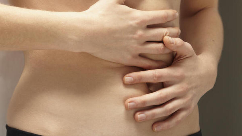 Kaburga ve göğüs kafesindeki şişliklere dikkat!