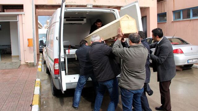 Kızını silahla yaraladıktan sonra intihar etti!