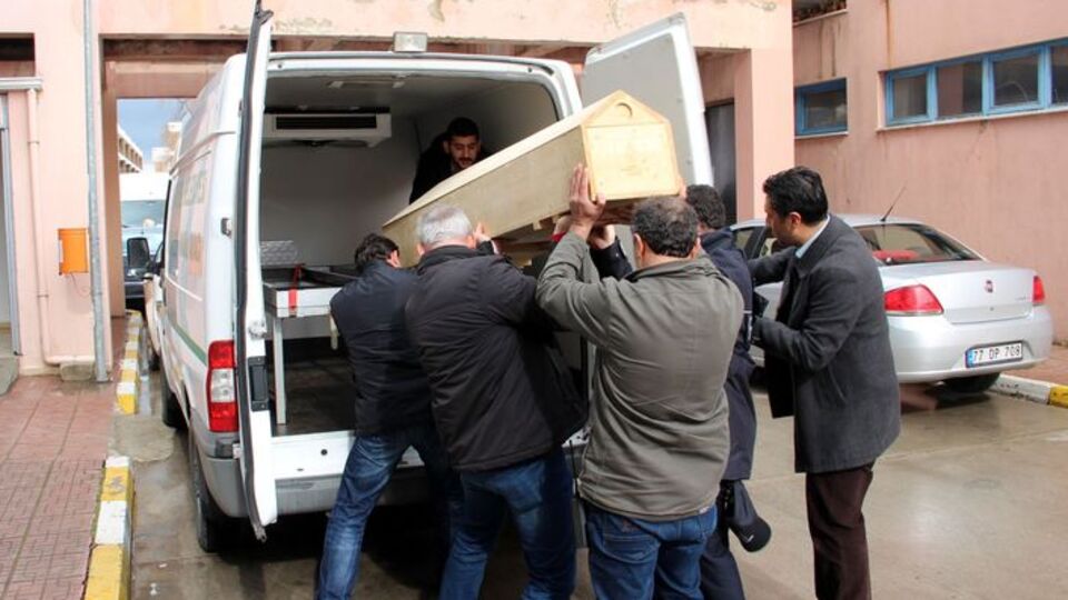 Kızını silahla yaraladıktan sonra intihar etti!