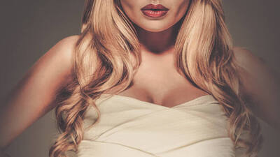 Göğsü büyük olan kadınların...