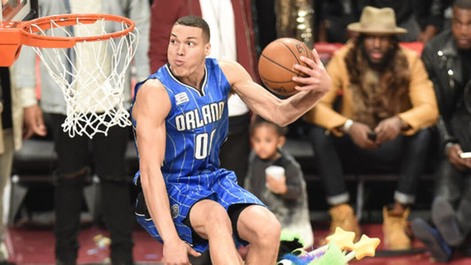 NBA'de tarihe geçen smaç yarışması!