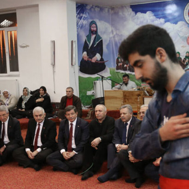 Başbakan Davutoğlu'ndan sürpriz ziyaret