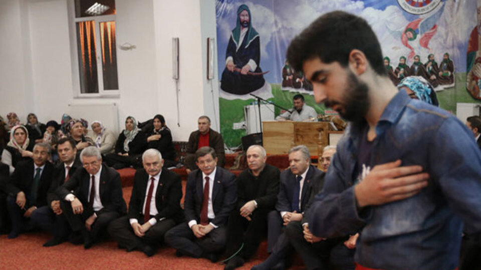 Başbakan Davutoğlu'ndan sürpriz ziyaret