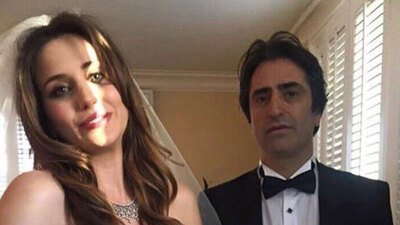 Gelini alnından öptü