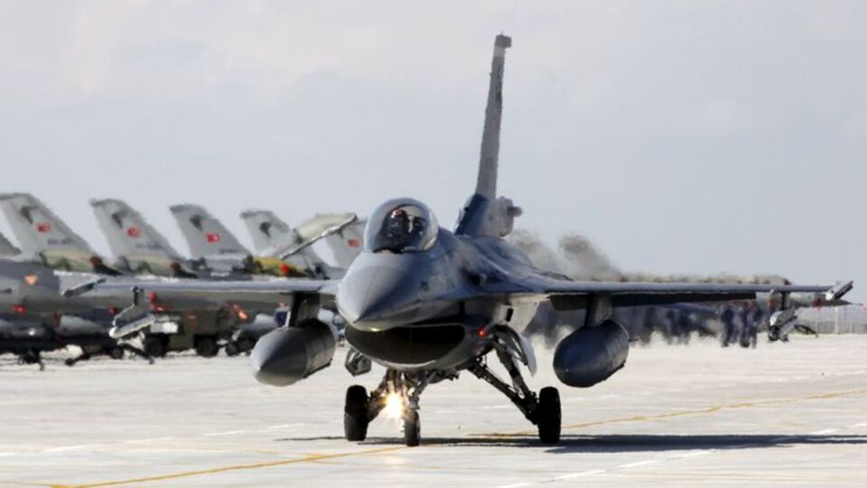 F-16'lar Suriye sınırında havalandı!