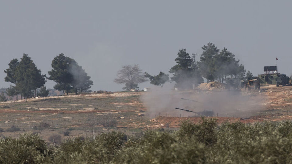 Yine ateş açıldı, obüsler bombardımana başladı!