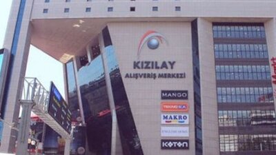 AVM'de intihar dehşeti