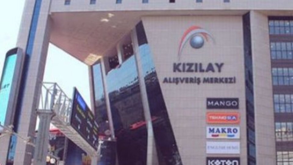 AVM'de intihar dehşeti