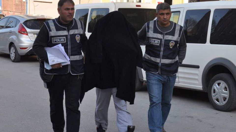 Korkunç! Öz kızı 18 yaşına girince şikayet etti