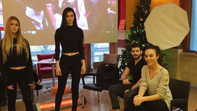 Zarafet kurallarını öğretiyor