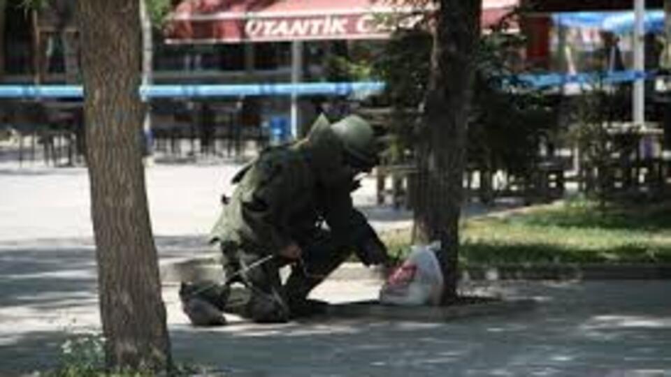 İçişleri önünde şüpheli paket