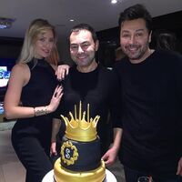 Serdar Ortaç’a taçlı pasta