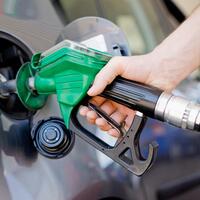 Benzine yüzde 6.000 zam yaptılar