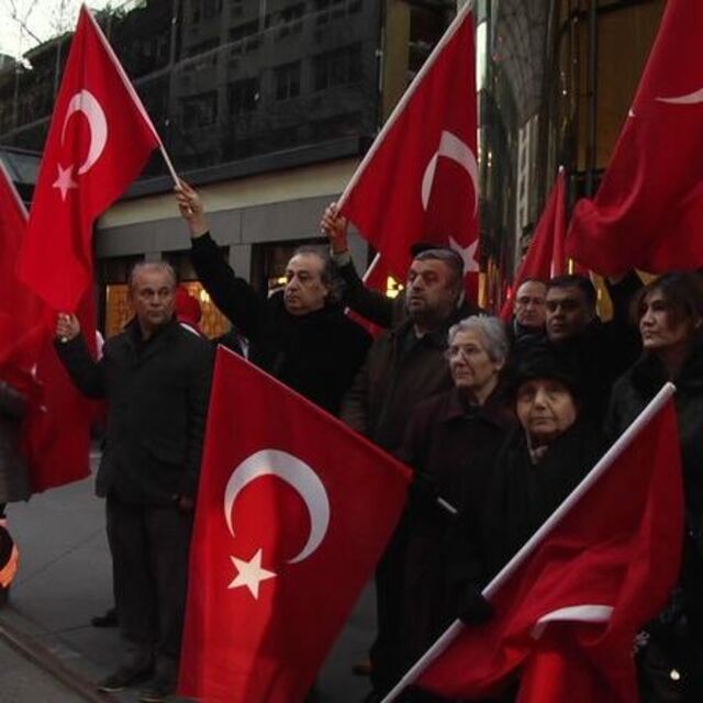New York'ta Türk bayrağıyla protesto