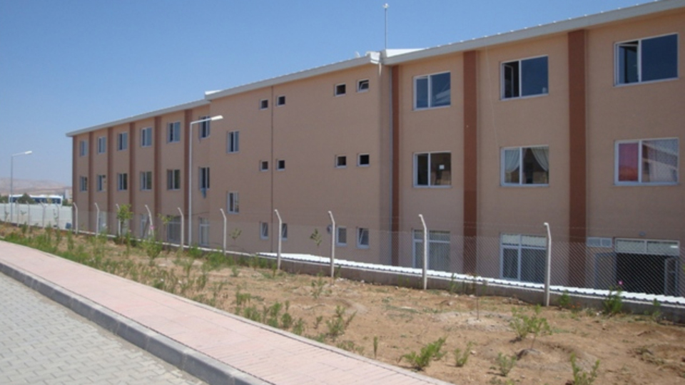 Nişanlı çift cezaevinden firar etti