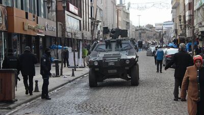 Vatandaşlara zırhlı araçlardan sık sık bu anons geçiliyor