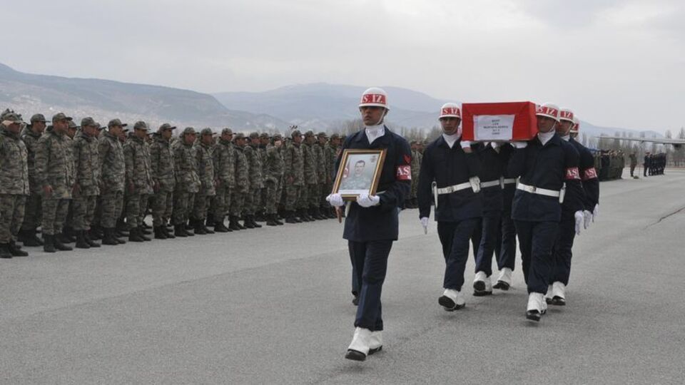 Şehit er baba evine getirildi