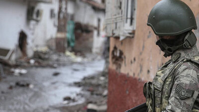 Sur'da sıkışan teröristler teslim oluyor