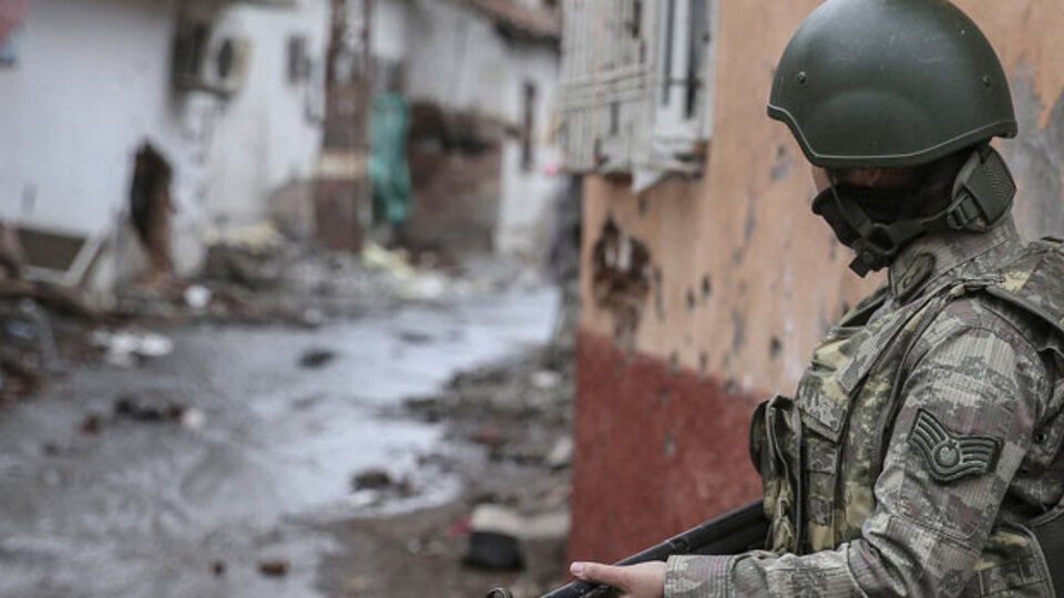 Sur'da sıkışan teröristler teslim oluyor