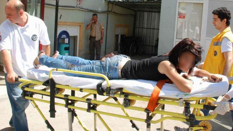 Kız öğrencilerin şoke eden erkek kavgası!