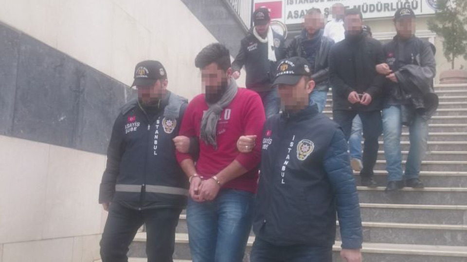 Fidyecilere kafede film gibi baskın