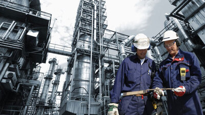 Petrolde satranç oyunu