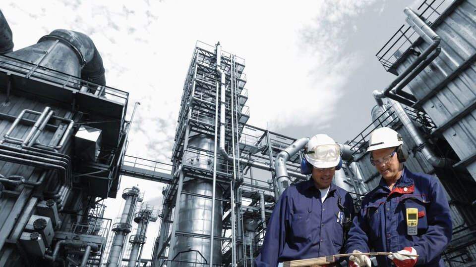 Petrolde satranç oyunu