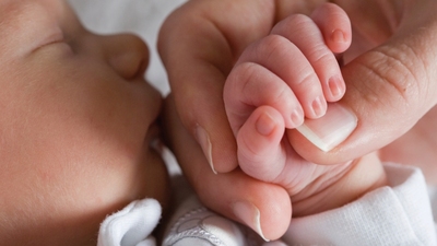 Göbek kordonu ne zaman kesilmeli?