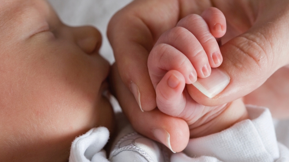 Göbek kordonu ne zaman kesilmeli?