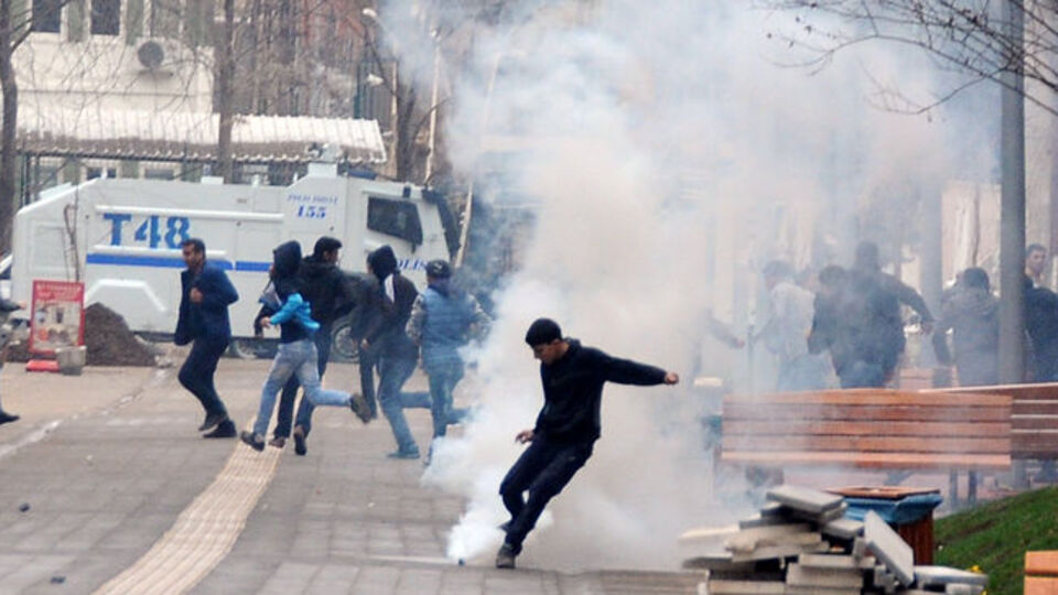 Diyarbakır'daki yürüyüşe polis müdahalesi