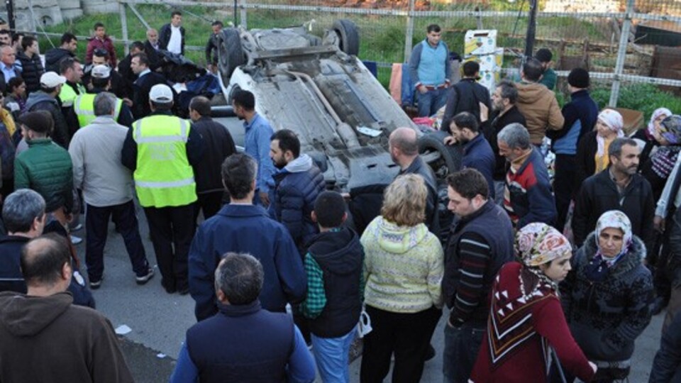 Otomobil pazaryerine uçtu