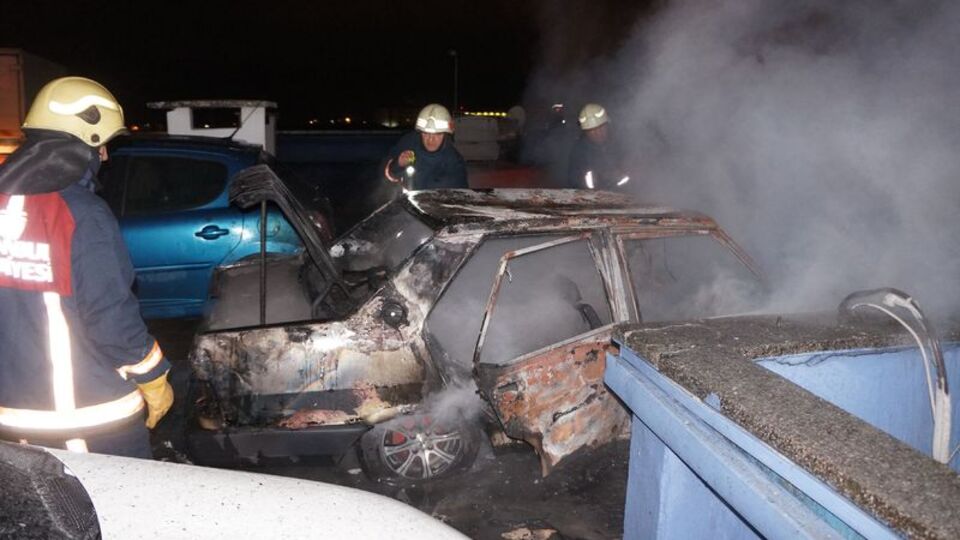 Uyuyan sürücü alevlerden son anda kurtuldu