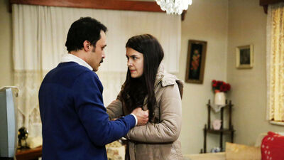 Eylül, üvey babası Kemal'in eline düşer