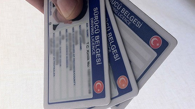 Ölmüş adamın ehliyeti ile araç kullanırken yakalandı!