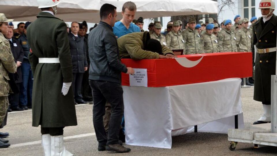 Sur şehitleri memleketlerine uğurlandı