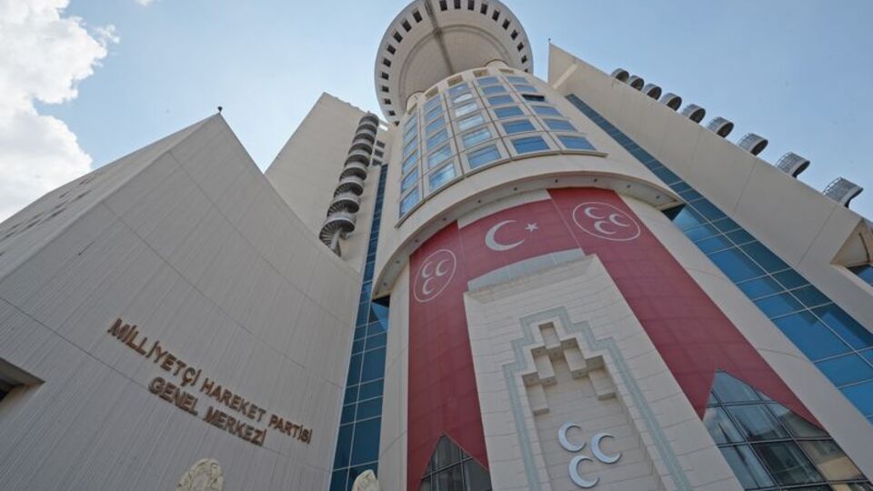 MHP'de 8 il yönetimine şok!