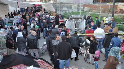 Pazaryerine uçan otomobilin sürücüsü ehliyetsiz çıktı!