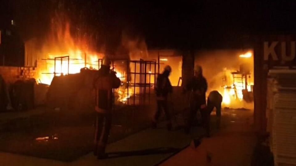 Ataşehir'de fabrika yangını