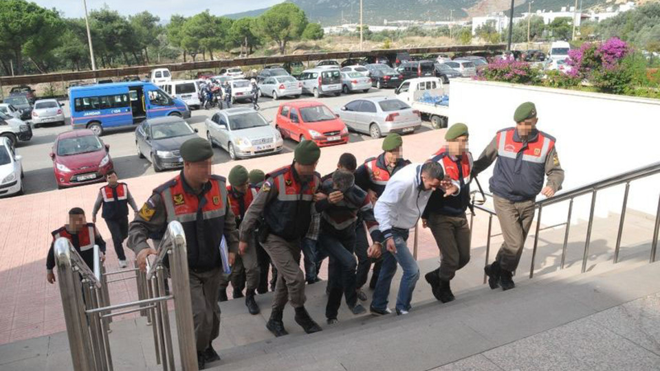 "Sınırda 877 kaçak yakalandı"