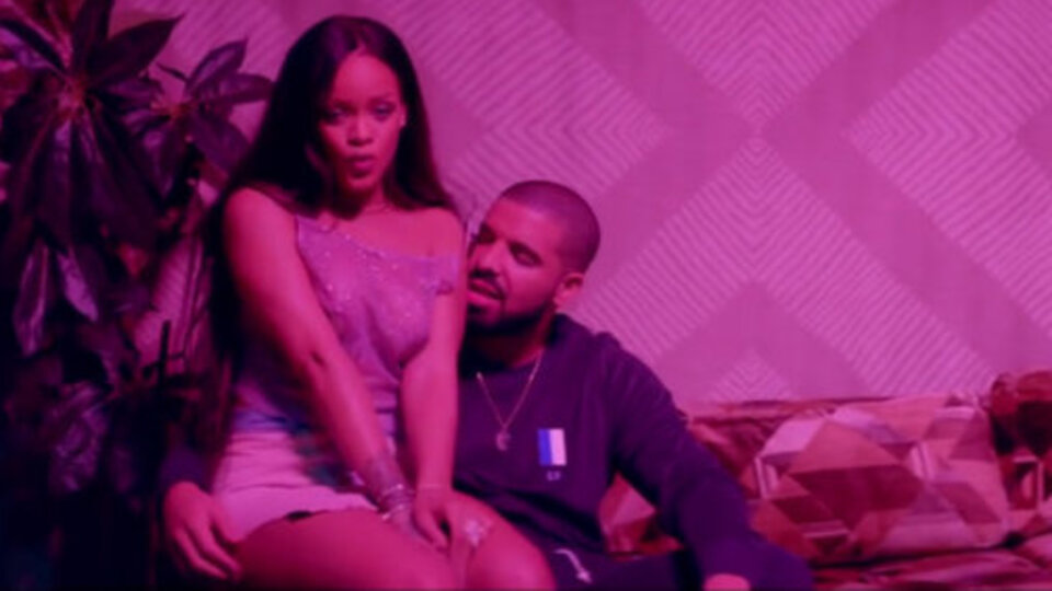 Rihanna yine yaptı yapacağını!