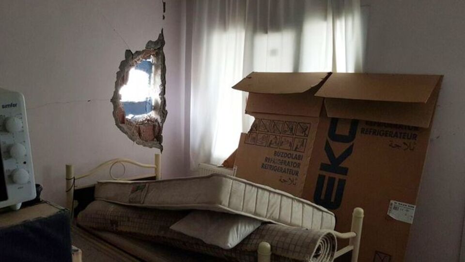 İdil'de eve roket isabet etti!