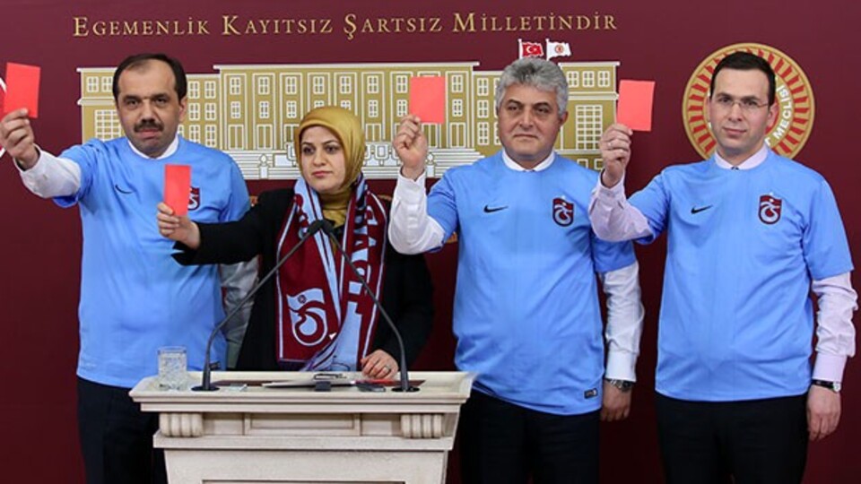 Vekillerden kırmızı kart!