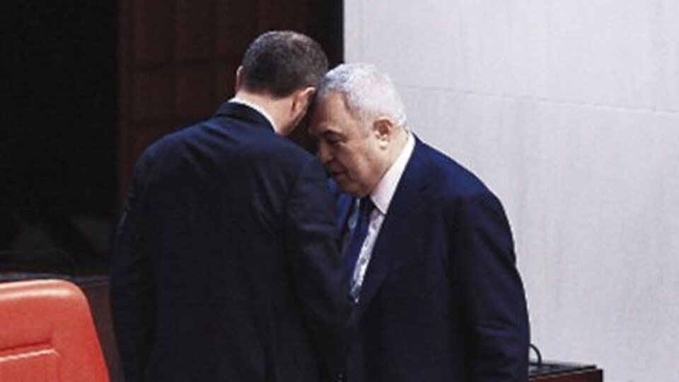 MHP'li ve HDP'li vekil kafa tokuşturdu